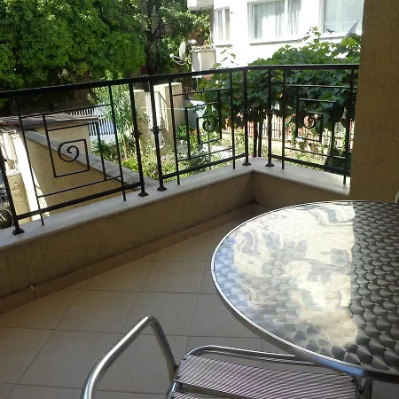 Comfort Zamenhof Apartment Warna